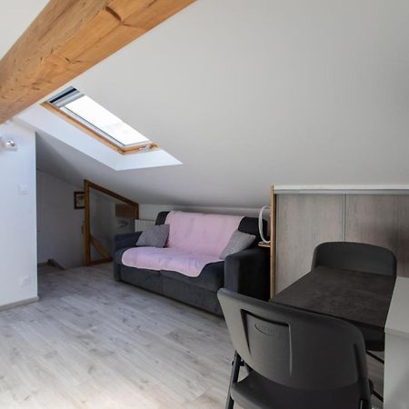 Le Coq Charmant Petit Studio En Centre Ville D'Амбрен Екстер'єр фото