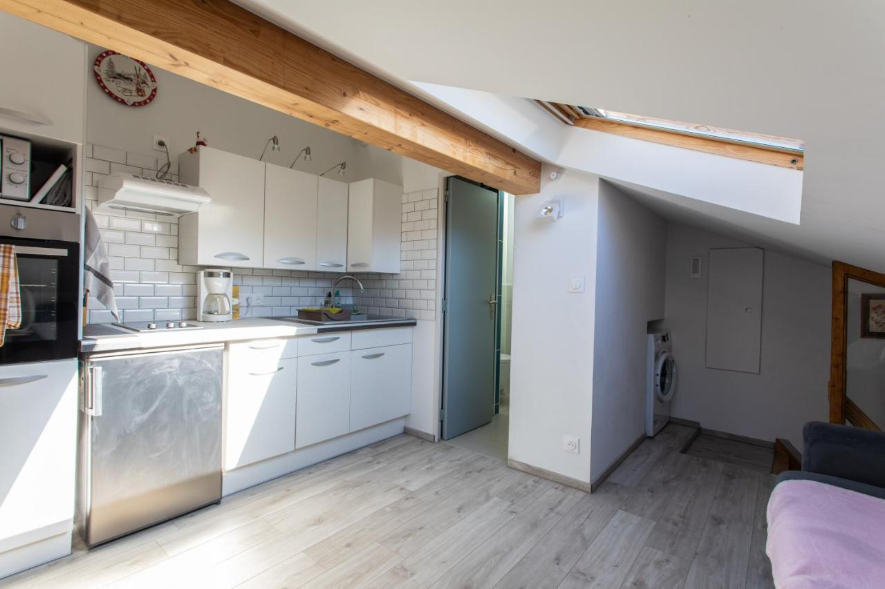 Le Coq Charmant Petit Studio En Centre Ville D'Амбрен Екстер'єр фото
